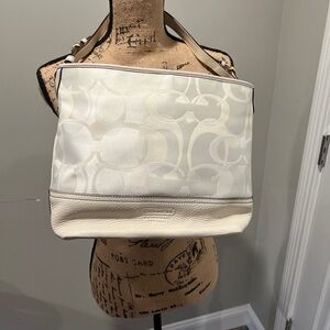 💯 Authentic Coach Handbag